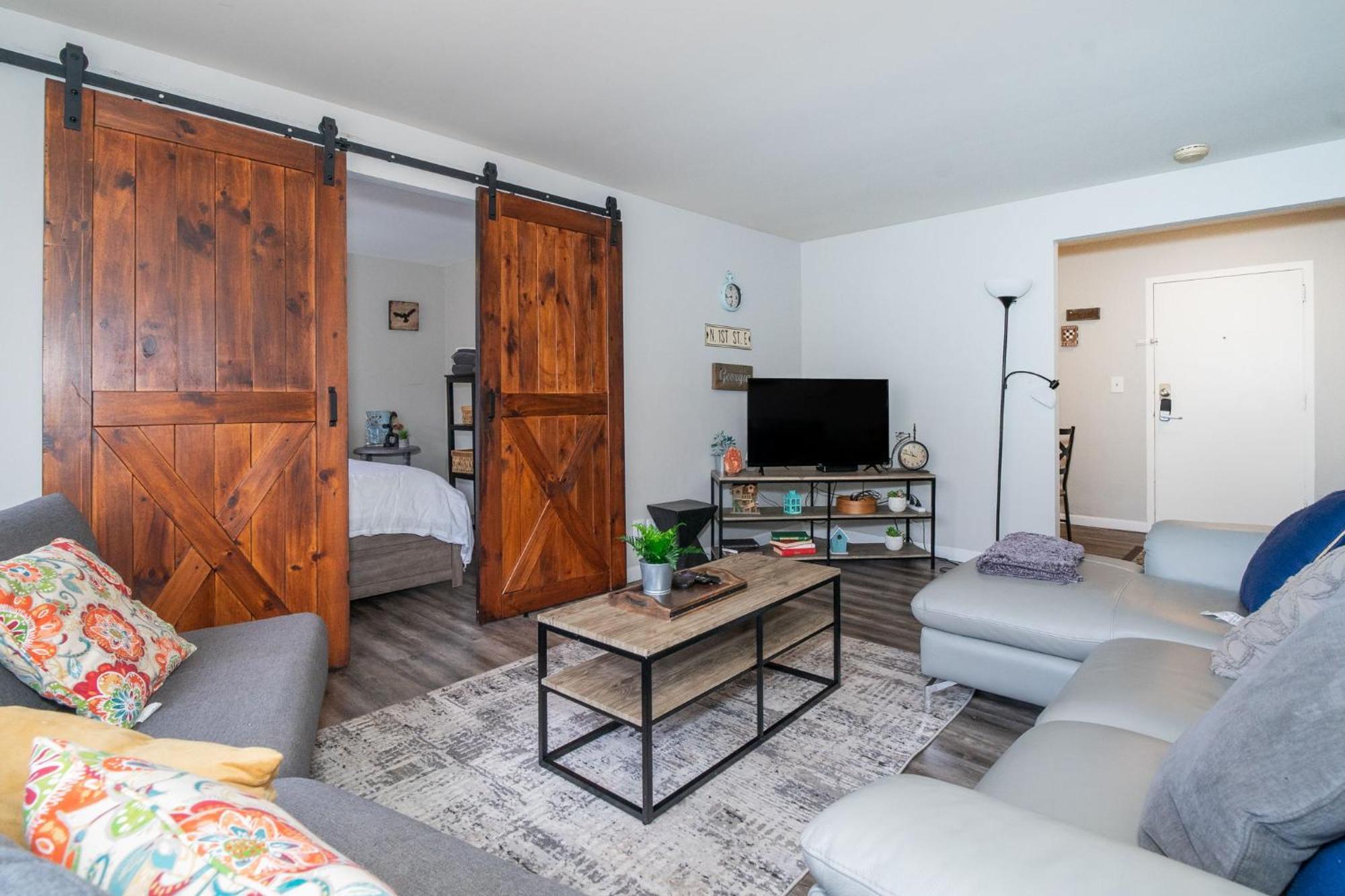 Welcoming Barn, 2 Bedroom & 1 Bath & Parking แอตแลนตา ภายนอก รูปภาพ